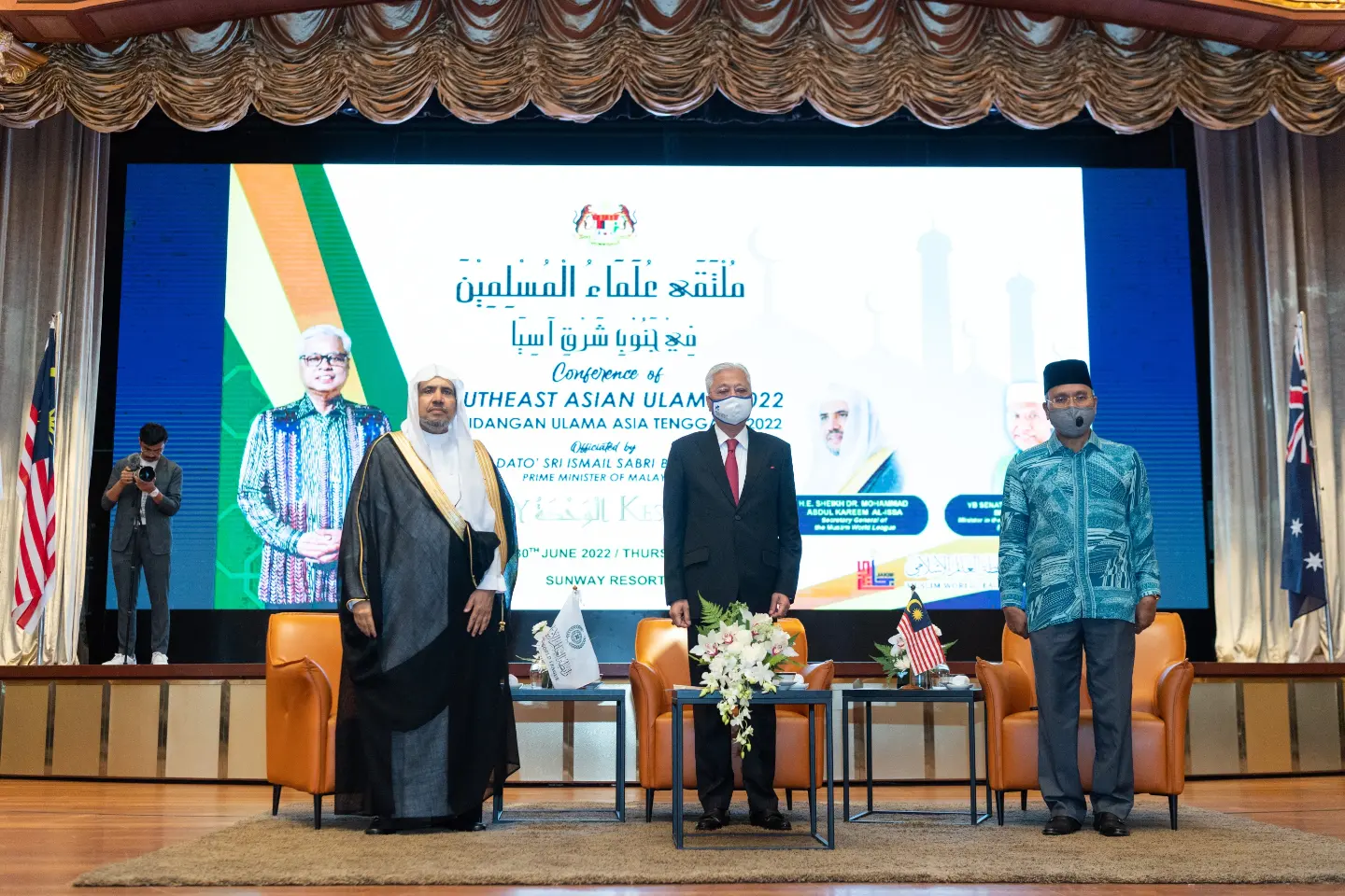 رئيس وزراء ماليزيا وأمين عام رابطة العالم الإسلامي يفتتحان "مؤتمر علماء جنوب شرق آسيا"