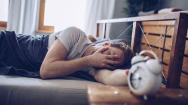 تعرف على أهم مخاطر إنخفاض عدد ساعات النوم